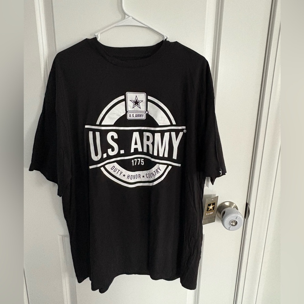NWT- Official license ARMY t-shirt, men’s size 2xl